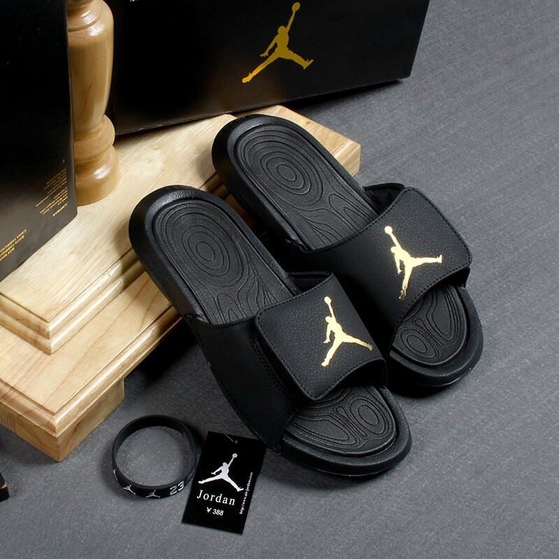 Chinelo Nike Air Jordan Hydro 6 Preto e Dourado