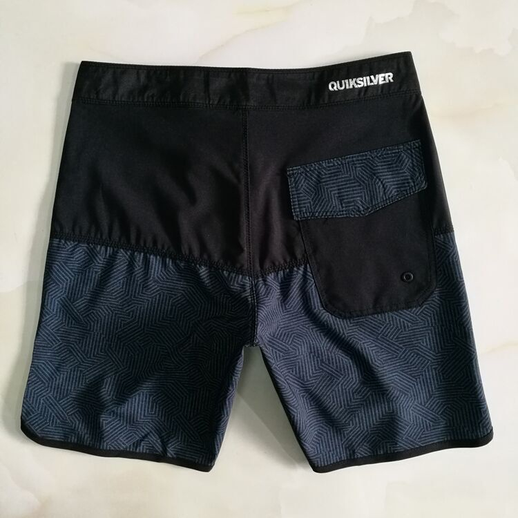 Bermuda Boardshort Quicksilver Secagem Rápida Preta e Cinza